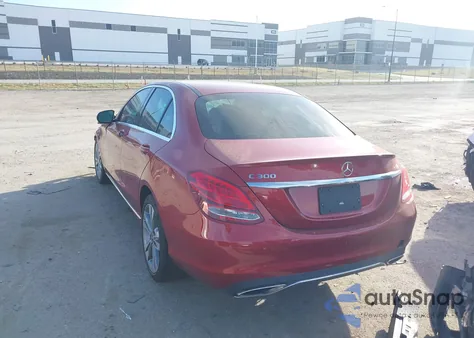 2018 Mercedes-Benz C 300 из США, поврежденный, VIN 55SWF4JB7JU248070